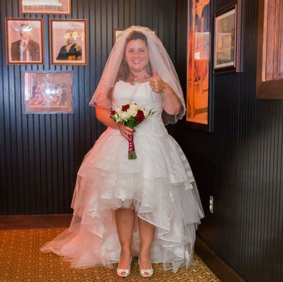 Wedding dress and veil - Picture 3 of 5